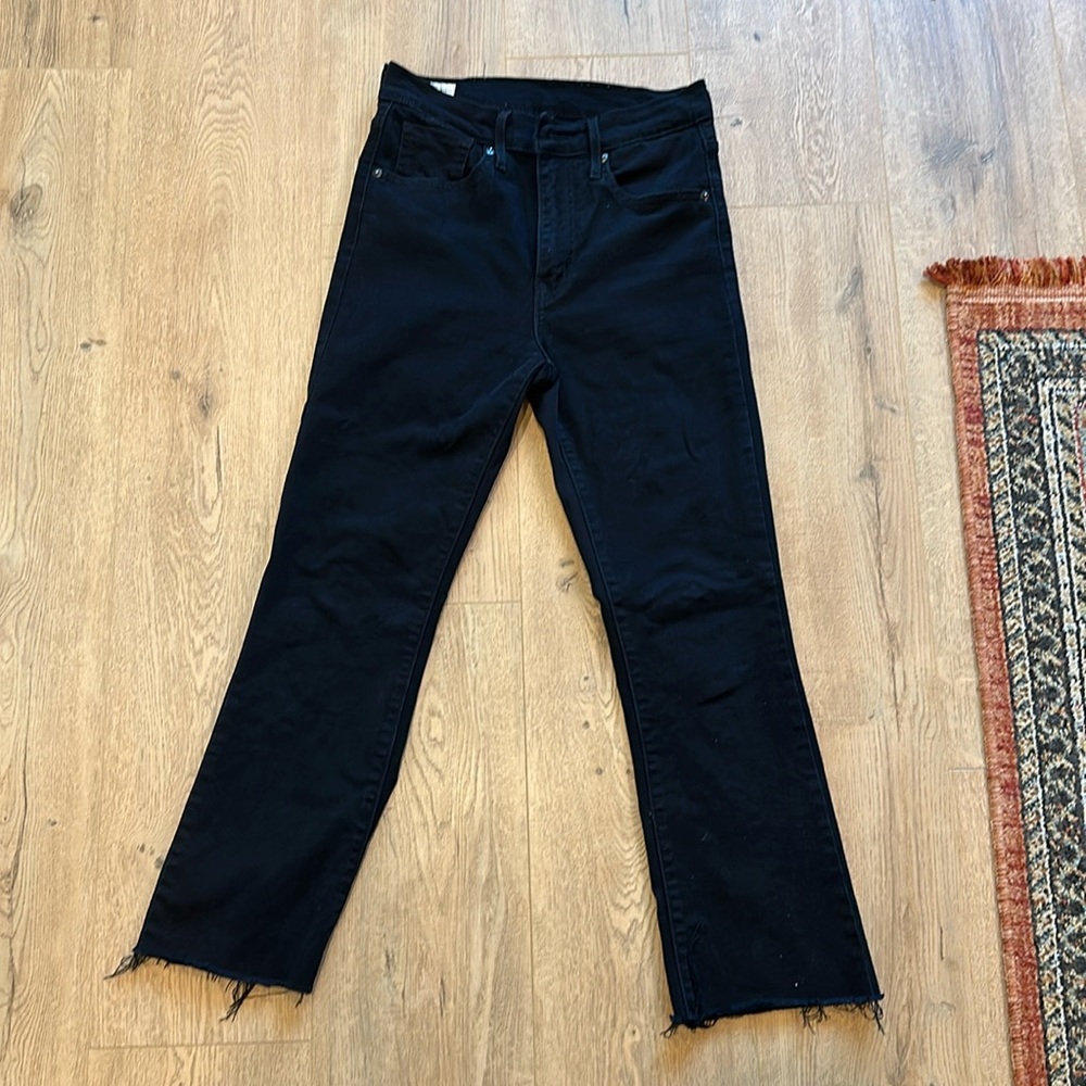 Black Levi’s straight leg